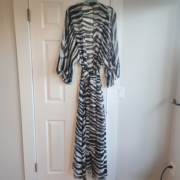 RETROFÊTE Animal Print Cover-Up - Picture 6 of 8